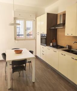 A kitchen or kitchenette at Terra dei Plautii