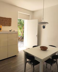 A kitchen or kitchenette at Terra dei Plautii