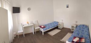 Rúm í herbergi á Apartman LEO