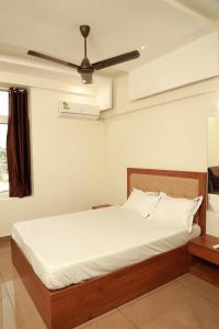 Una cama o camas en una habitación de Grace Apart Hotel @Kochi