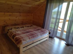 Łóżko lub łóżka w pokoju w obiekcie Domki Jastrzębia Mazury