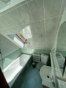 A bathroom at Apartamenty Ogrodowa