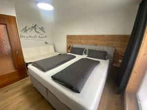 Postel nebo postele na pokoji v ubytování Ferienwohnung Lemberger