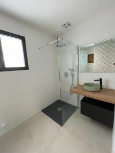 Kúpeľňa v ubytovaní Appartement neuf et moderne au cœur de la Camargue
