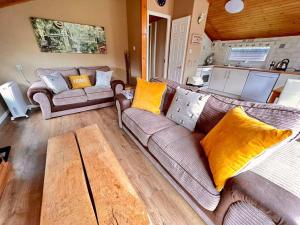 Gallery image of Bumble Bee Cabin in South Cerney