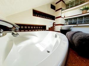 Kúpeľňa v ubytovaní OASIS APARTAMENT GIŻYCKO + 37 fotografií