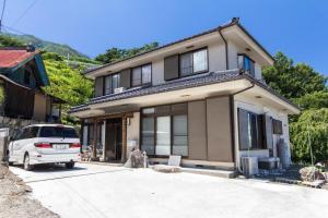 a white van parked in front of a house at Siawase no yado - Vacation STAY 68283v in Fuefuki