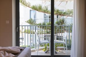 Balkón nebo terasa v ubytování Alia Beach Hotel by Estia