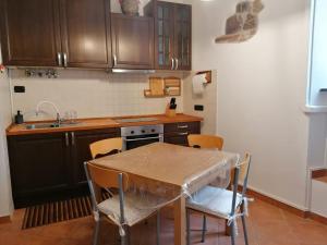 a kitchen with a table with chairs and a sink at PERLA DEL GOLFO (con Box Auto) in Lerici