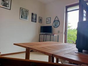 TV a/nebo společenská místnost v ubytování Spot on Civita