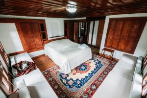 an aerial view of a room with a bed and a rug at Çamlıca Konak Çarsı in Safranbolu