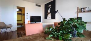 TV a/nebo společenská místnost v ubytování Hotel Antares + 35 fotografií