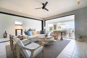 Posezení v ubytování 1 Homes Preview Cabo