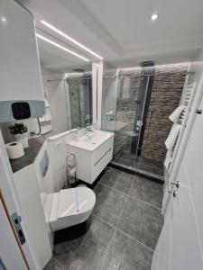 Koupelna v ubytování Apartment Nena + 7 fotografií