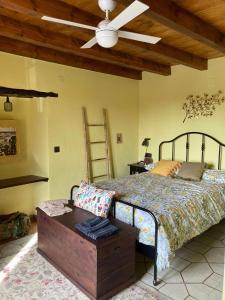 Giường trong phòng chung tại La Casa del Campillo +198 ảnh