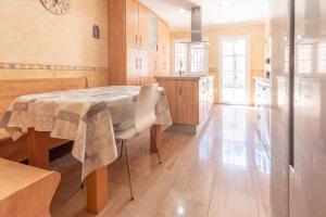 A kitchen or kitchenette at Casa Adrimar