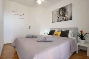 Ένα ή περισσότερα κρεβάτια σε δωμάτιο στο Apartment Summer Vibes Split