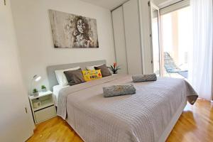 Ένα ή περισσότερα κρεβάτια σε δωμάτιο στο Apartment Summer Vibes Split