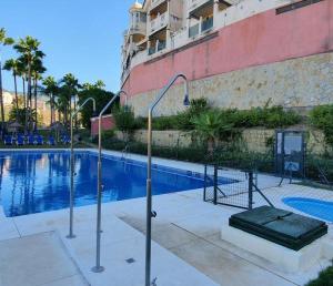Bazén v ubytovaní Cosy and Modern Apartment in Fuengirola alebo v jeho blízkosti