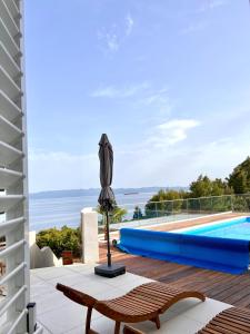Bazén v ubytování Seaview pool apartment-Lumière, Island Hvar-Gdinj nebo v jeho okolí