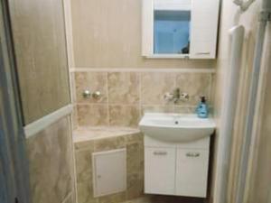 A bathroom at Апартамент Арена Бургас