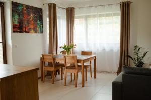 Posedenie v ubytovaní Apartament Słoneczna Rapsodia - blisko Parku Zdrojowego - piękny widok - ogród - taras