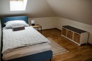 Posteľ alebo postele v izbe v ubytovaní Apartament Słoneczna Rapsodia - blisko Parku Zdrojowego - piękny widok - ogród - taras