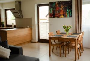 Posedenie v ubytovaní Apartament Słoneczna Rapsodia - blisko Parku Zdrojowego - piękny widok - ogród - taras