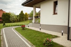 Vonkajšia záhrada v ubytovaní Apartament Słoneczna Rapsodia - blisko Parku Zdrojowego - piękny widok - ogród - taras
