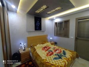 Voodi või voodid majutusasutuse Appartement à Bouznika prêt du plage Dahomey, plage bouznika, Bahia beach toas