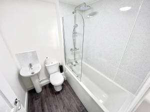 A bathroom at Weston Inn