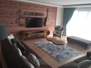 a living room with a brick wall at Residence Gurpinar Grand Luxe Beach + Wifi + parking privé in Istanbul
