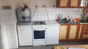 Kuchyň nebo kuchyňský kout v ubytování KEMP a stanování na faře