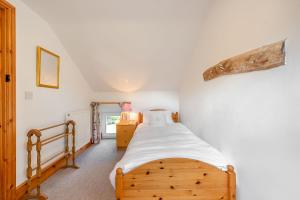 Postel nebo postele na pokoji v ubytování Cwmdu Cottage