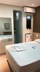 Uma cama ou camas num quarto em Boca do Rio Hotel