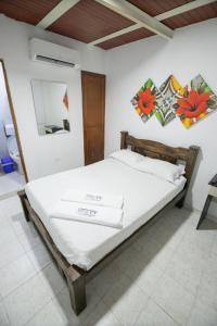 Postel nebo postele na pokoji v ubytování Hotel La Casona de Getsemani