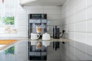 Příslušenství pro přípravu čaje a kávy v ubytování Lakeside Home