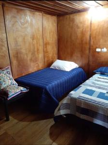 Кровать или кровати в номере Hostal y cabañas los Juanes