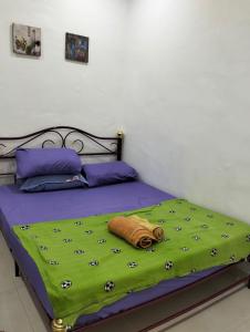 Ліжко або ліжка в номері Mahsuri Homestay