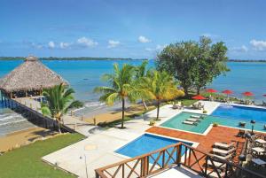 O vedere a piscinei de la sau din apropiere de Playa Tortuga Hotel and Beach Resort
