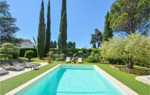 a swimming pool in the yard of a house at Awesome Home In Cabannes With 2 Bedrooms, Wifi And Outdoor Swimming Pool in Cabannes