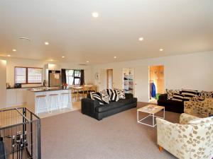 Η κουζίνα ή μικρή κουζίνα στο Cosy Alpine HQ - Ohakune Holiday Home