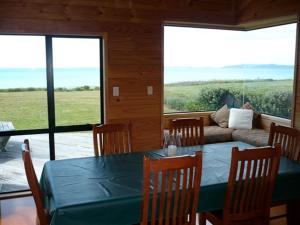 Gallery image of Matarangi Ocean Views - Matarangi Holiday Home in Matarangi