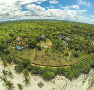 TiwiにあるSwahili Houseのビーチにあるリゾートの航空写真