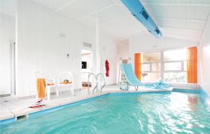a bathroom with a swimming pool and a pool slide at Strandblick 27 in Schönhagen