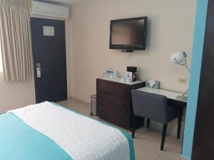 Postel nebo postele na pokoji v ubytování Baja Inn Hoteles Ensenada