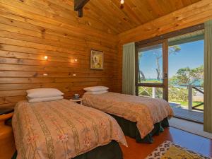 Gallery image of Norma's Place - Simpsons Beach Bach in Whitianga