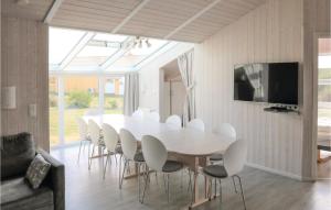 TV a/nebo společenská místnost v ubytování Friedrichskoog-Strandpark 5 + 17 fotografií