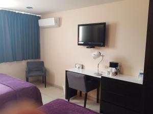 TV a/nebo společenská místnost v ubytování Baja Inn Hoteles Ensenada