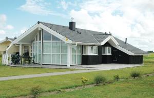 a house with a black and white at Friedrichskoog-strandpark 14 in Friedrichskoog